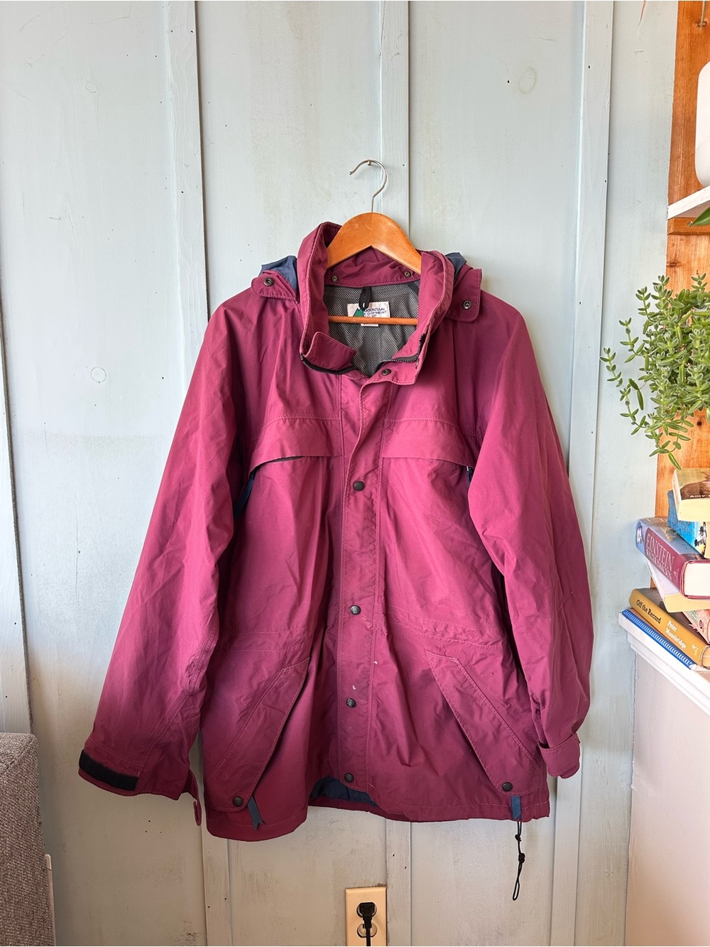 Wine Red Hooded Outdoor Jacket